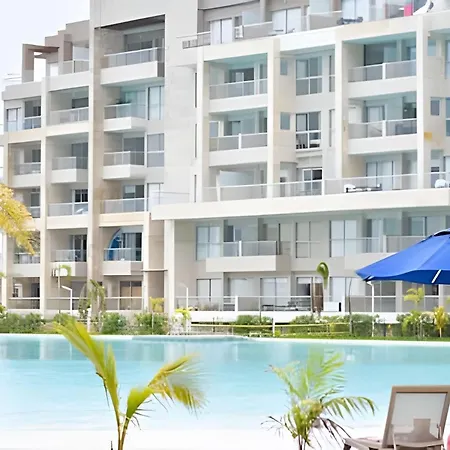 Apartamento Vista a la Playa Artificial Baia Kristal Cartagena